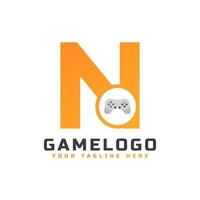 beginletter n met gameconsole-pictogram en pixel voor gaming-logo-concept. bruikbaar voor logo's van bedrijfs-, technologie- en game-opstarttoepassingen. vector