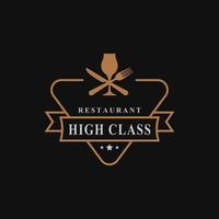 vintage retro badge voor luxe wijnglas met lepel vork mes voor restaurant bar bistro logo ontwerp sjabloon element vector