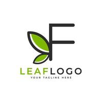 creatieve eerste letter f-logo. zwarte vorm lineaire stijl gekoppeld aan groen blad symbool. bruikbaar voor bedrijfs-, gezondheidszorg-, natuur- en boerderijlogo's. platte vector logo-ontwerpideeën sjabloonelement. eps10