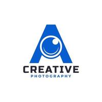 letter a met cameralens logo-ontwerp. creatief letterteken geschikt voor bedrijfsmerkidentiteit, entertainment, fotografie, bedrijfslogosjabloon vector