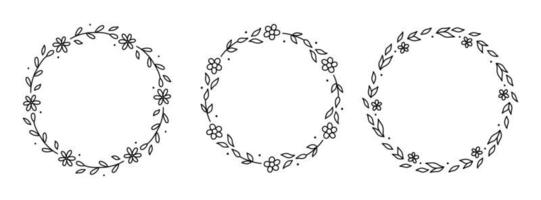 set van lente bloemenkransen geïsoleerd op een witte achtergrond. ronde frames met bloemen. vector handgetekende illustratie in doodle stijl. perfect voor kaarten, uitnodigingen, decoraties, logo, verschillende ontwerpen