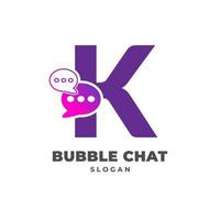 letter k met bubble chat decoratie vector logo ontwerp