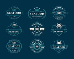 set vintage retro badge zeevruchten vismarkt en restaurant embleem sjabloon silhouetten typografie logo ontwerp vector