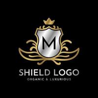 letter m schild goud en zilver luxe vector logo ontwerp