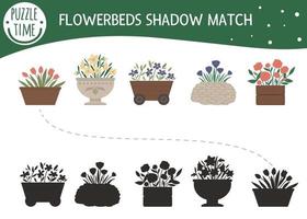 schaduwmatching activiteit voor kinderen met tuinbloemen in bloembedden. voorschoolse puzzel met planten. schattig lente bloemen educatief raadsel. vind het juiste silhouetspel. vector