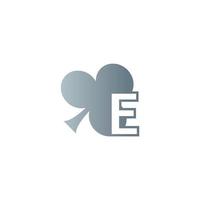 letter e-logo gecombineerd met klaverpictogramontwerp vector