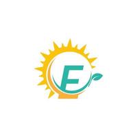 letter e pictogram logo met blad gecombineerd met zonneschijnontwerp vector