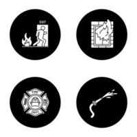 brandbestrijding glyph pictogrammen instellen. huis in brand, brandweerbadge, tuinslang, nooduitgang. vector witte silhouetten illustraties in zwarte cirkels