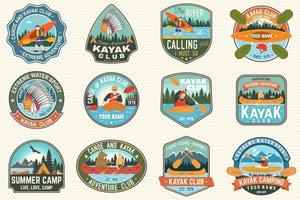 set kano en kajak club badges vector. concept voor patch, shirt, print of tee. vintage design met silhouet van bergen, rivieren, indianen en kajakkers. extreme watersport kajak patches vector