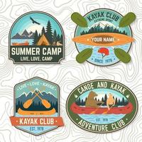 set kano en kajak club badges vector. concept voor patch, shirt, print of tee. vintage design met silhouet van bergen, rivieren, indianen en kajakkers. extreme watersport kajak patches vector