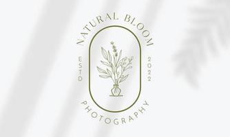 botanische bloemen element hand getekende logo met wilde bloemen en bladeren. logo voor spa en schoonheidssalon, boetiek, biologische winkel, bruiloft, floral designer, interieur, fotografie, cosmetica. vector