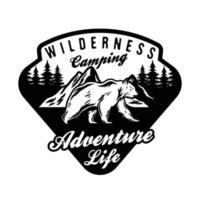 Wild Bear Adventure Camping-badge met natuurlijke scène