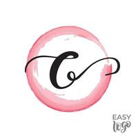 abstracte handgeschreven kalligrafie letter c logo ontwerpsjabloon. universeel icoon. roze aquarel cirkel op de achtergrond. vector