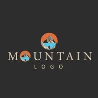 berg logo. platte ontwerpsjabloon logo. vectorillustrator vector