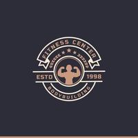 vintage retro badge fitnesscentrum en sport gym logo's typografisch met sportuitrusting tekenen en silhouetten vector