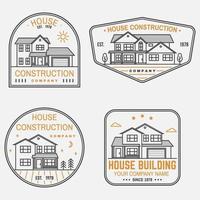 set huisbouwbedrijf identiteit met suburbane amerikaanse huis. vectorillustratie. dunne lijn badge, teken voor onroerend goed, bouw- en constructiebedrijf gerelateerde zaken. vector