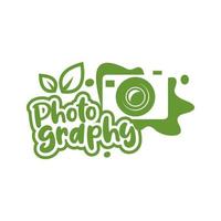 natuurlijke fotografie logo sjabloon met een blad en een camera vectorillustratie. vector