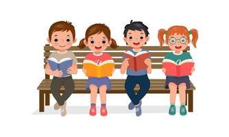 schattige kinderen die samen boeken lezen zittend op de bank vector