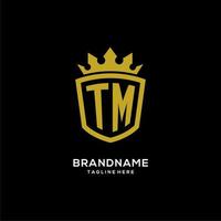 eerste tm-logo schildkroonstijl, luxe elegant monogram logo-ontwerp vector