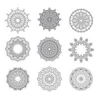 set van het bloemenmandala-ornament in etnische oosterse stijl voor het kleuren van de t-shirts vectorillustratie van de boekpagina vector