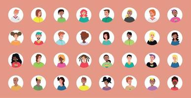 set van 32 omcirkelde avatars met de gezichten van jonge mensen. beeld van verschillende rassen en nationaliteiten, vrouwen en mannen. set gebruikersprofielpictogrammen. ronde badges met gelukkige mensen - vector