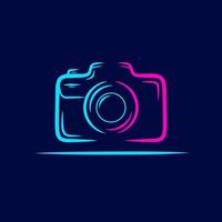 camera dslr lijn. popart-logo. kleurrijk ontwerp met donkere achtergrond. abstracte vectorillustratie. geïsoleerde zwarte achtergrond voor t-shirt, poster, kleding, merch, kleding, badgeontwerp vector