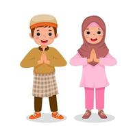 schattige kleine moslim kinderen jongen en meisje met een welkomstgebaar die handpalmen tegen elkaar zetten met dank respect groet poses om ramadhan te vieren vector