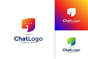 handen gebald en bubble chat logo vector ontwerpsjabloon