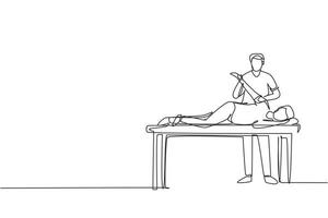 enkele een lijntekening man patiënt liggend op massagetafel therapeut doet helende behandeling masseren gewonde hand manuele fysiotherapie revalidatie concept. ononderbroken lijntekening ontwerp vector