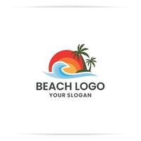 logo ontwerp zonsopgang met palmboom vector