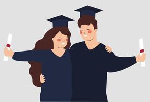 afgestudeerde studenten die de academische toga dragen en hun diploma's vasthouden. gelukkig meisje en jongen vieren afstuderen met hun universiteitsuniform. concept van master, bachelor of doctoraal afstuderen vector