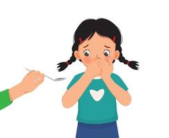 schattig klein meisje weigert medicijnsiroop te nemen die haar moeder haar geeft door haar mond met handen te bedekken vector