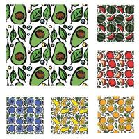 set van verschillende naadloze fruitpatronen. doodle vector fruit achtergrond