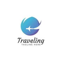 reisbureau logo ontwerp en zomervakantie met vliegtuigen. het logo kan zijn voor zakelijke bedrijven en ticketagenten. vector