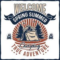 camping wandelen t-shirt ontwerp retro vintage typografie illustratie om af te drukken vector