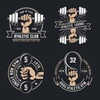 vintage atletische logo's hand met halter en kettlebell.can worden gebruikt voor t-shirt print, mok print, kussens, fashion print design, kinderkleding, baby shower, groet en ansichtkaart. t-shirt ontwerp vector