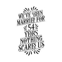 we zijn 54 jaar getrouwd, niets maakt ons bang. 54e verjaardag viering kalligrafie belettering vector