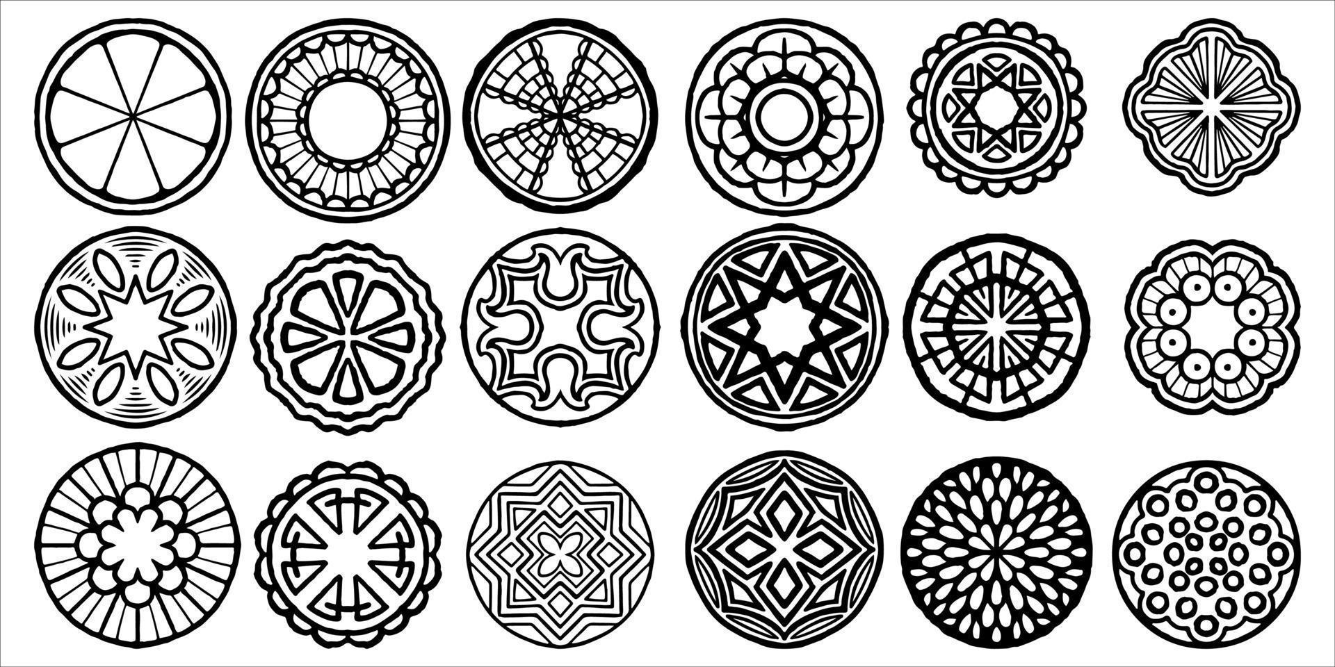achtzehn handgezeichneter Satz abstrakter Stammeszeichnungen des Kreises. vektor