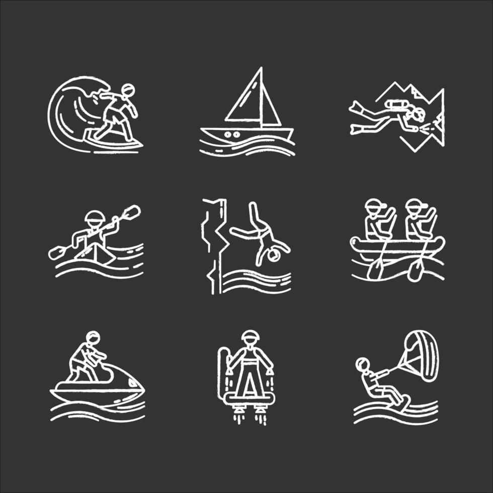 vattensporter krita ikoner uppsättning. grotta dykning, surfing, flyboard och segling. klippa dykning, Kajakpaddling och vindsurfing. extrem typer av sporter. strand aktiviteter. isolerat vektor svarta tavlan illustrationer