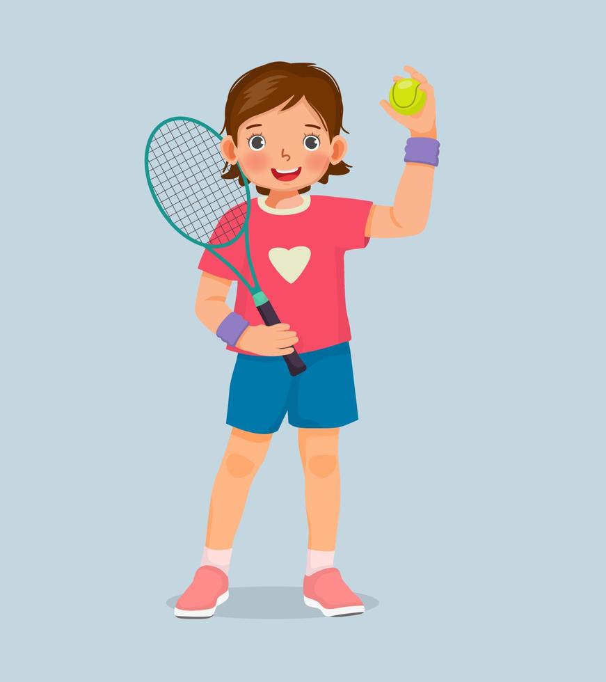 Süße kleine Sportlerin, die Tennisschläger und Ball hält, bereit, Tennis im Sportverein zu spielen vektor