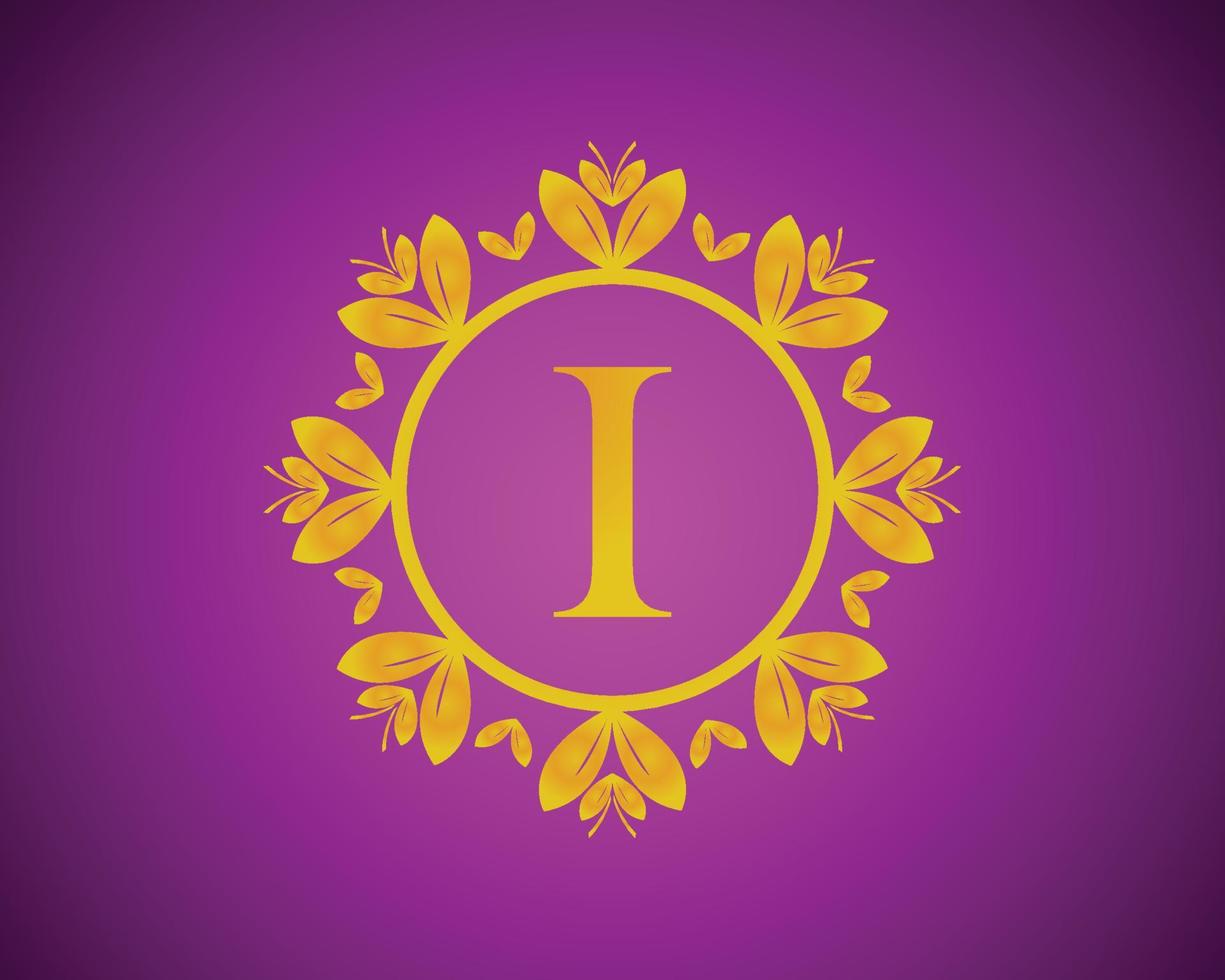 alfabet jag lyx logotyp design med guld Färg gradering och guld blad cirkel lämplig för badning, hotell, skönhet och grooming. mot en violett sammet bakgrund. vektor