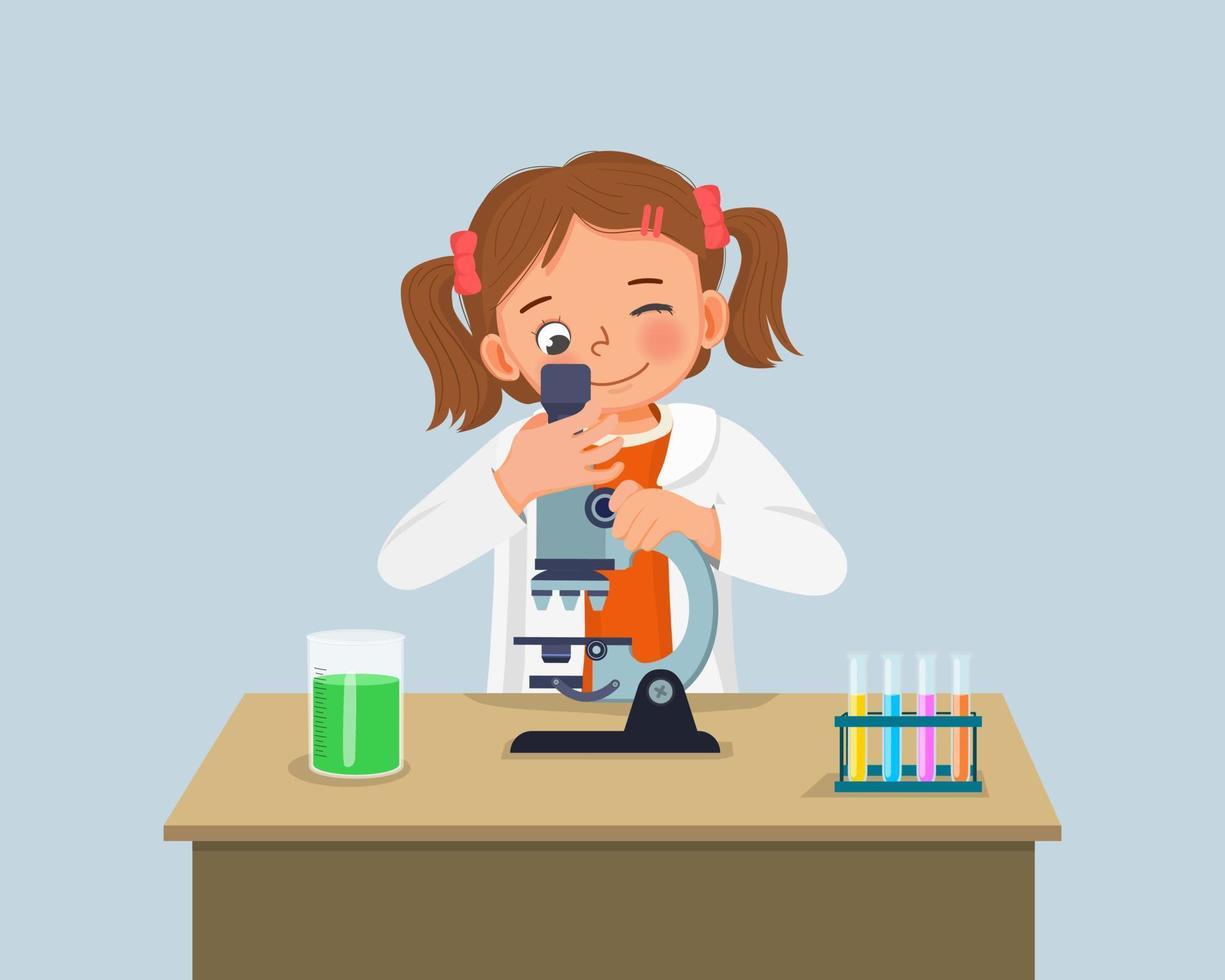 niedliche kleine Wissenschaftlerin, die durch das Mikroskop schaut und mit chemischer Flüssigkeit in einem wissenschaftlichen Projektexperiment im Labor forscht vektor