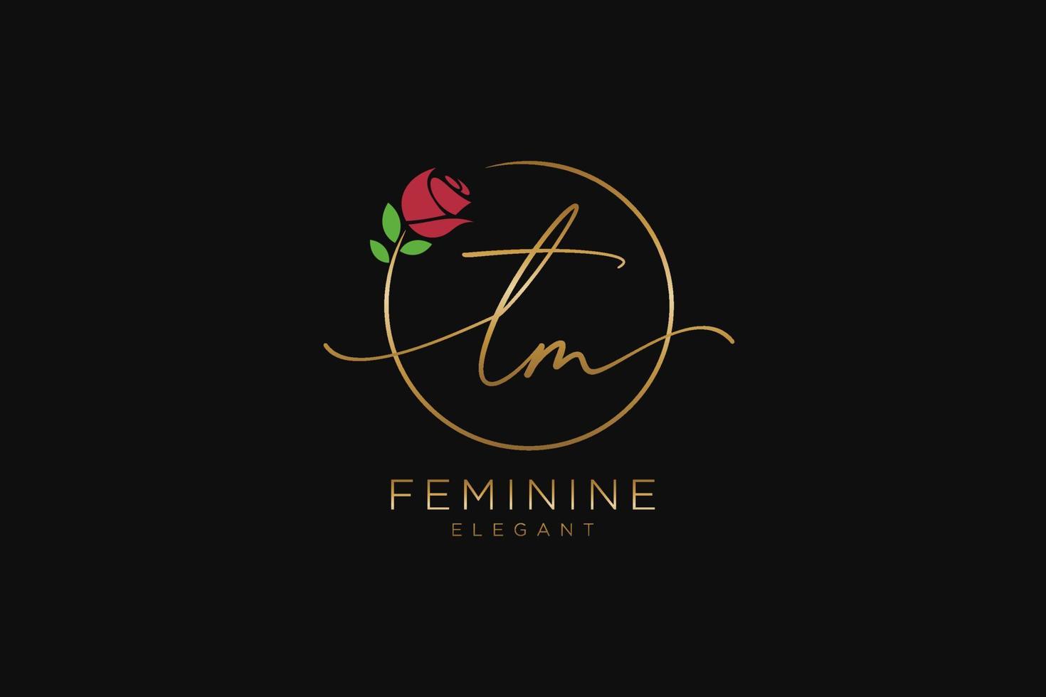 första tm feminin logotyp skönhet monogram och elegant logotyp design, handstil logotyp av första signatur, bröllop, mode, blommig och botanisk med kreativ mall. vektor