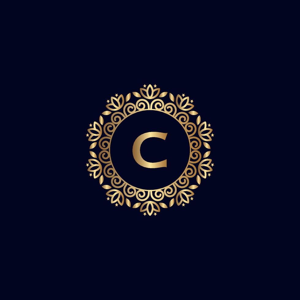 goldenes königliches logo schönheit luxus buchstabe c vektor