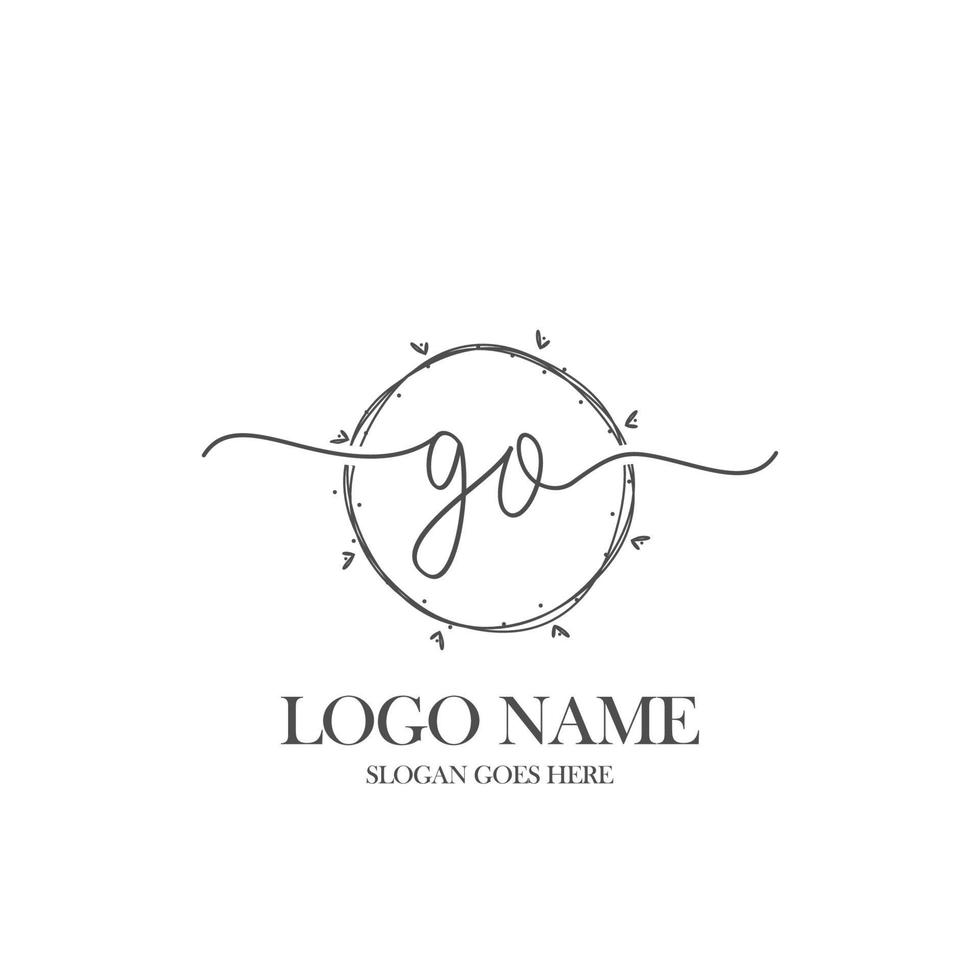 Initial Go Beauty Monogramm und elegantes Logo-Design, Handschrift-Logo der Erstunterschrift, Hochzeit, Mode, Blumen und Pflanzen mit kreativer Vorlage. vektor