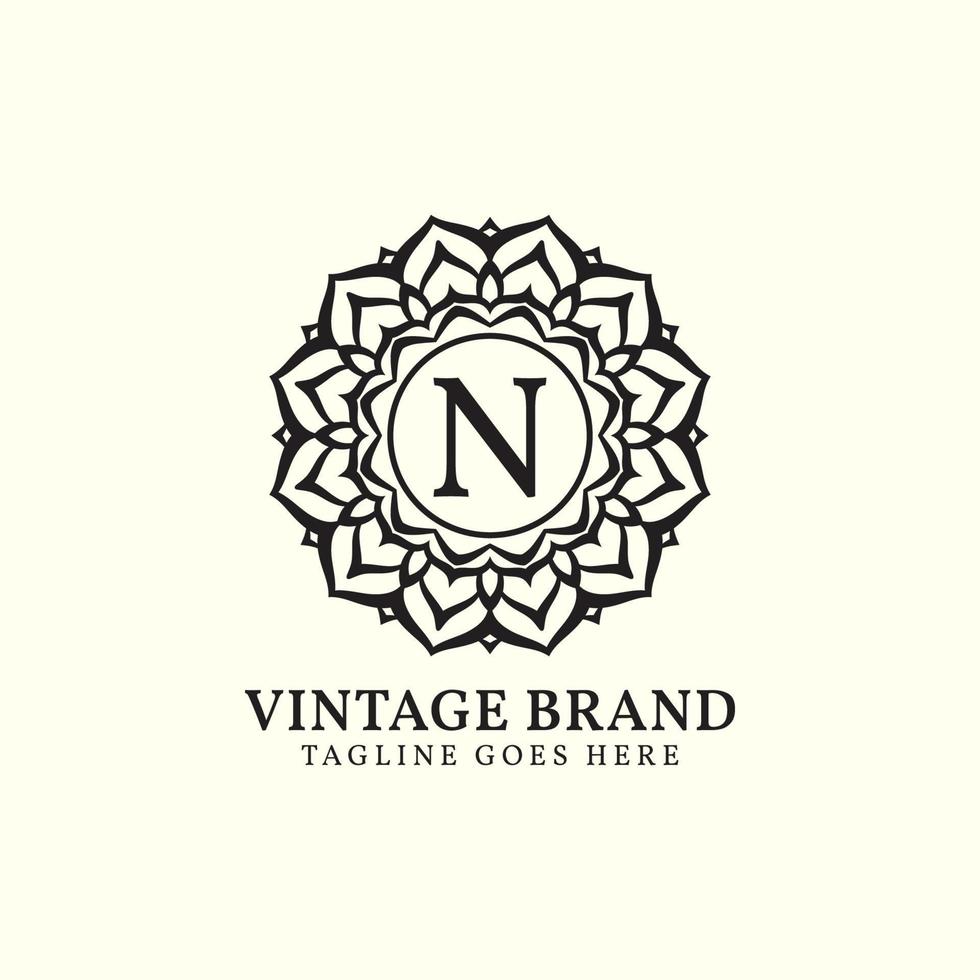luxuriöses mandala vintage buchstabe n vektor logo design
