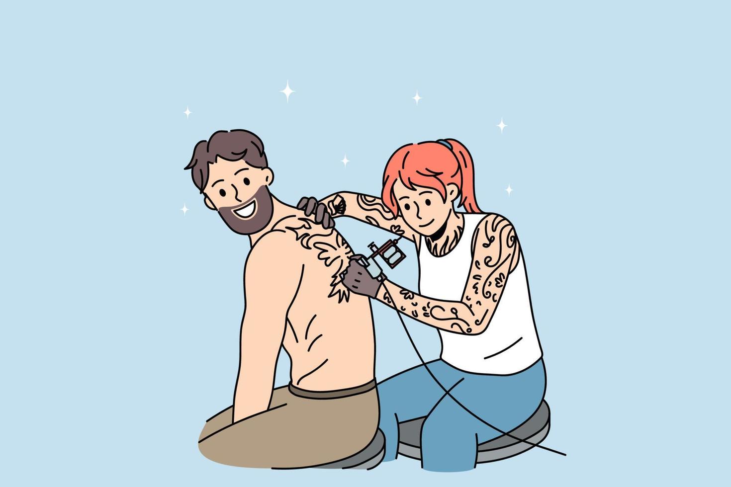 manlig klient skaffa sig tatuering på tillbaka med kvinna bemästra i salong. kvinna göra kropp konst målning för man kund i studio. tatuering begrepp. subkultur och mångfald. platt vektor illustration.