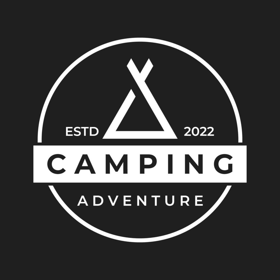 årgång och retro utomhus- camping eller camping tält mall logotyp.med tält, träd och lägereld skylt.camping för äventyrare, scouter, klättrare. vektor