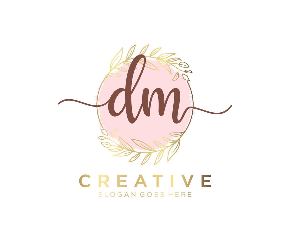 första dm feminin logotyp. användbar för natur, salong, spa, kosmetisk och skönhet logotyper. platt vektor logotyp design mall element.