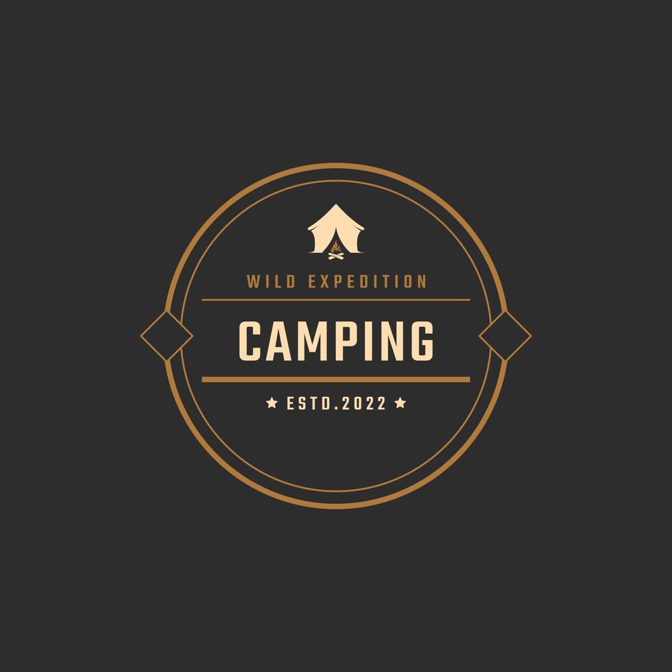 vintage retro abzeichen emblem bergcamping logo mit zelt silhouette design linearen stil vektor